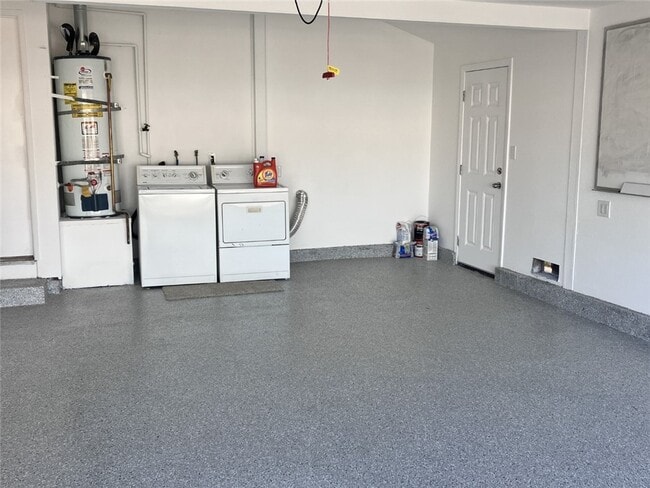 Building Photo - 9022 Hyde Park Dr