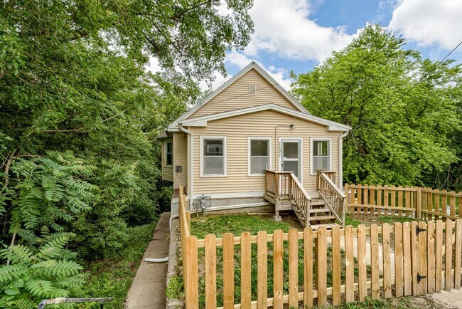 Building Photo - 1101 Bancroft St