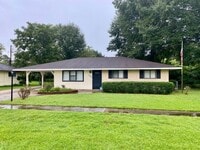 Building Photo - Must see this Beautiful 3/2 home in Village St. George Available NOW