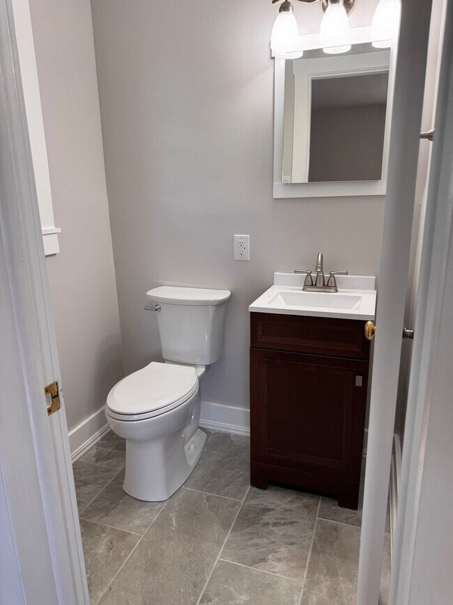Building Photo - 104 Tanzalon Dr