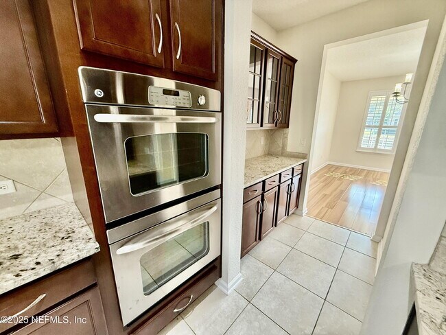 Building Photo - 488 Pine Eagle Dr