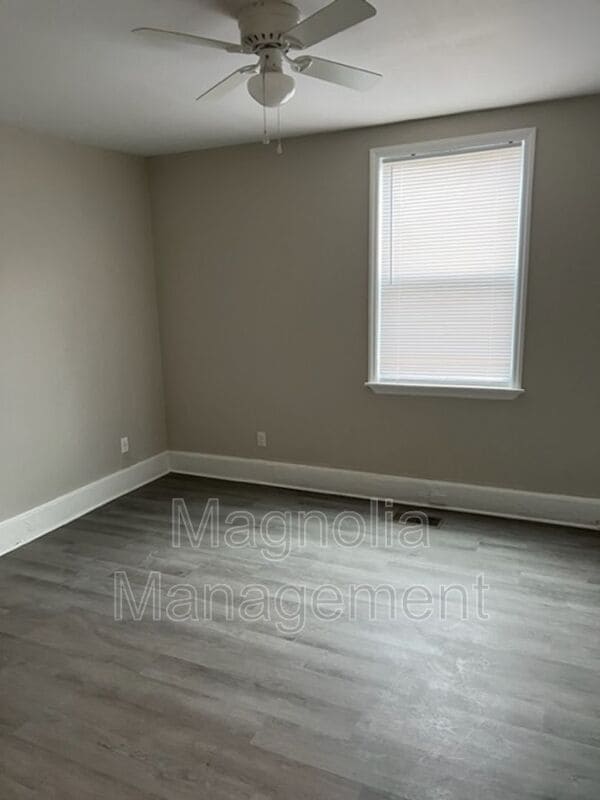 Building Photo - 214 Walnut St