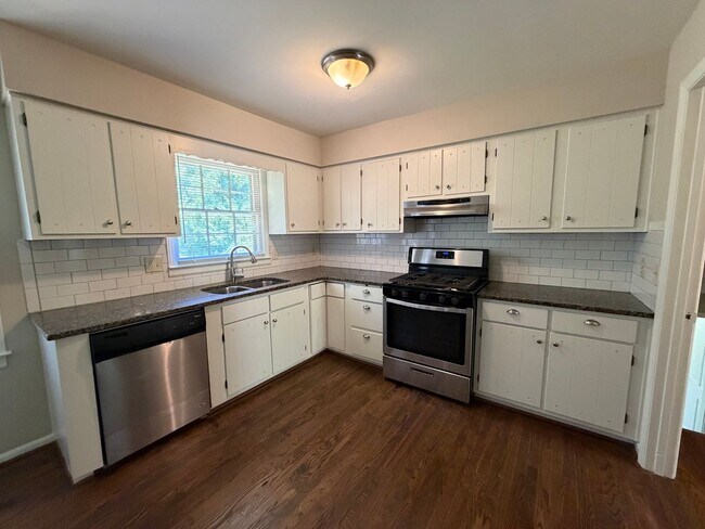 Building Photo - 3/2 House in Woodfin Estates $1,795