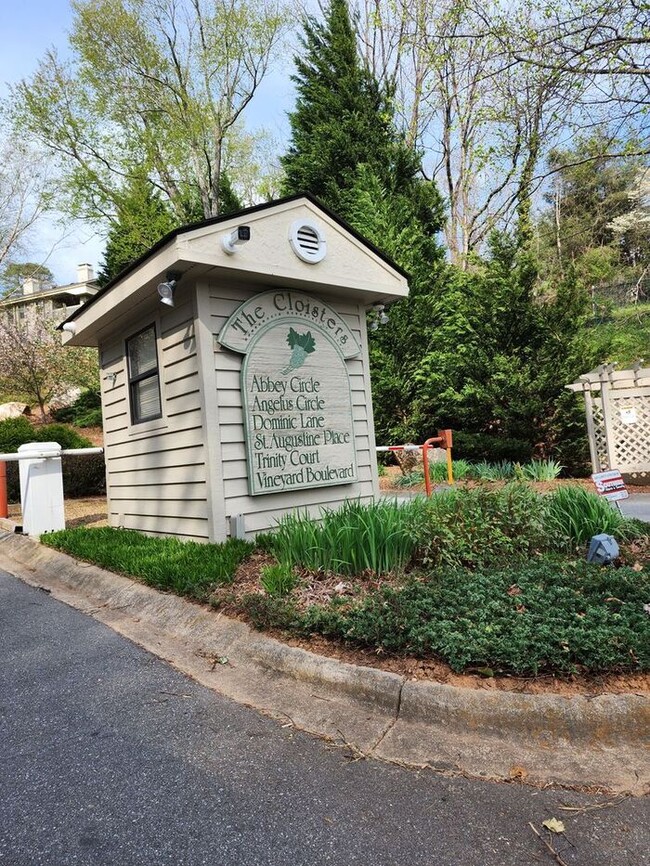 Building Photo - Asheville Condo Rental -Cloister Condominium