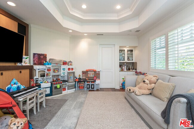 Building Photo - 9329 Nightingale Dr