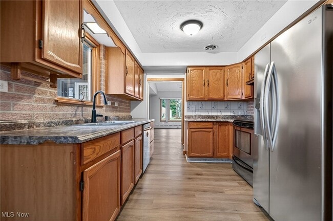 Building Photo - 3863 Wiltshire Rd