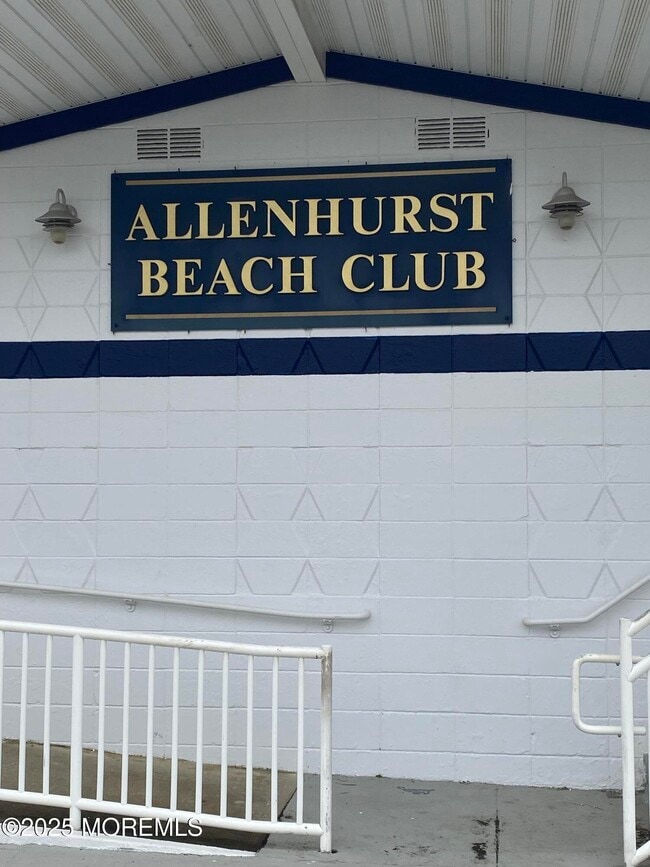 Building Photo - 309 Hume St