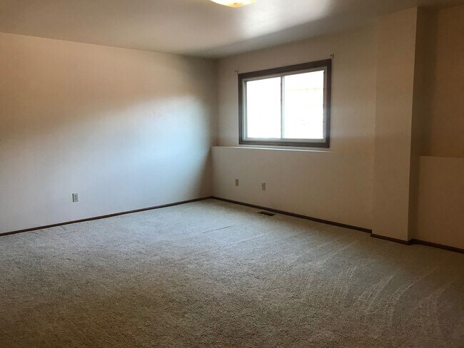 Building Photo - 5292 Cracker Barrel Cir