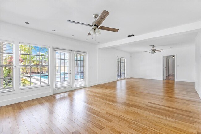 Building Photo - 13820 SW 82nd Ave