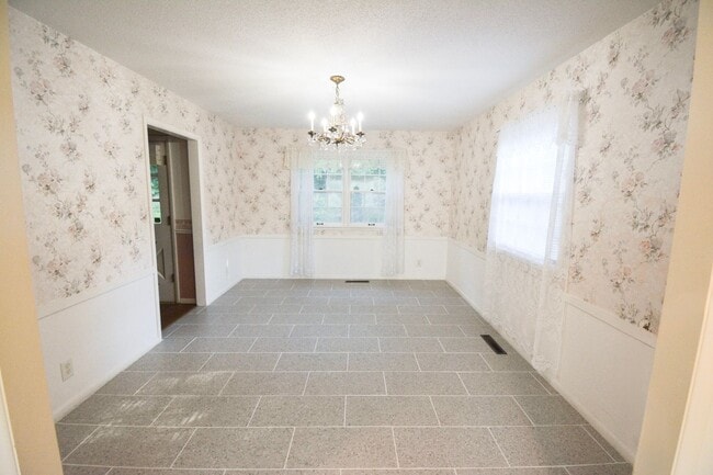 Building Photo - 4 Bed, 2 Bath Home for Rent – Unique Design & Retro Charm