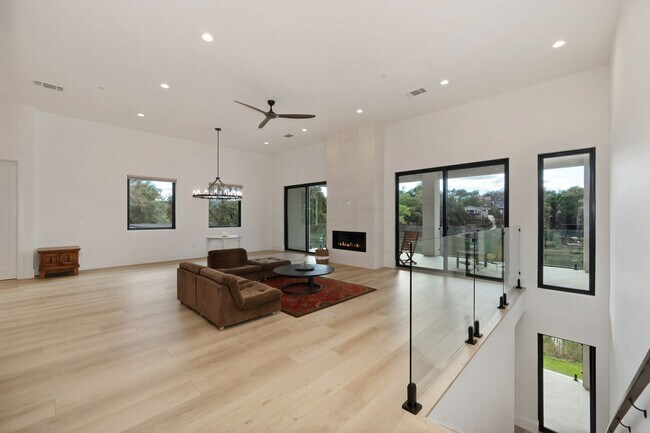 Building Photo - Waterfront 4 bed 4 bath 3,887 sq. ft.