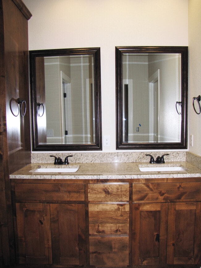 Building Photo - STUNNING 4 Bedroom, 2.5 Bathroom, 2 Car Garage In Fayetteville, AR