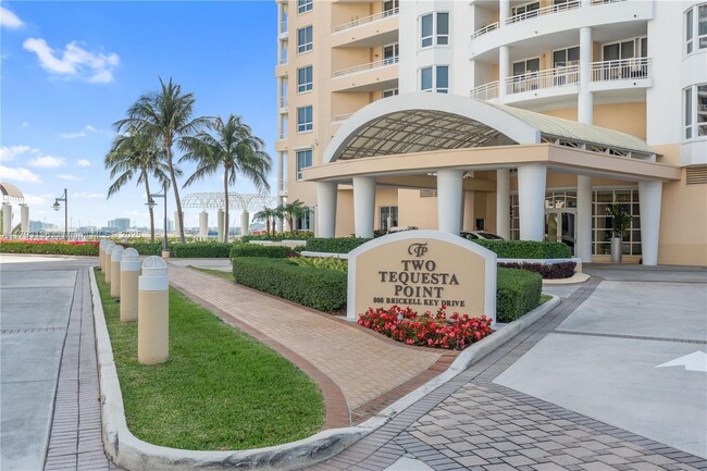 Building Photo - 808 Brickell Key Dr