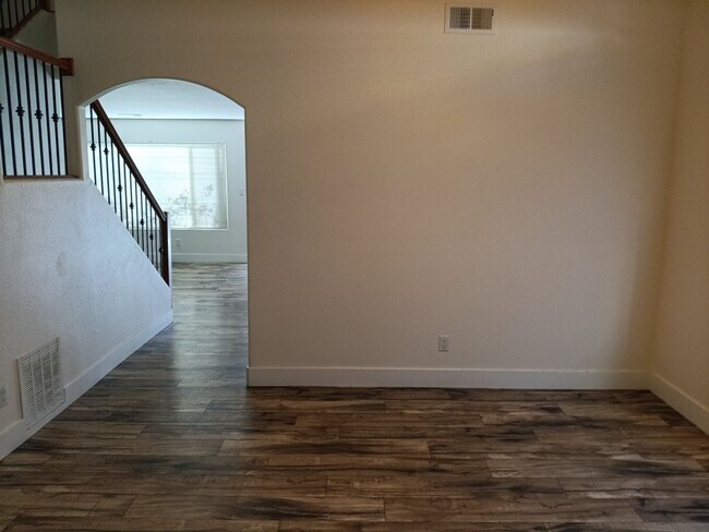 Building Photo - 3 Bedroom, 3 Bathroom Home! Schedule a Showing Today!