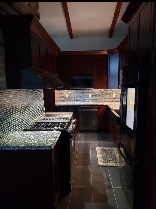 Building Photo - Offered for Rent – Available April 1, 2026 St. Lawrence Seaway Luxury Waterfront Home – Cape Vinc...