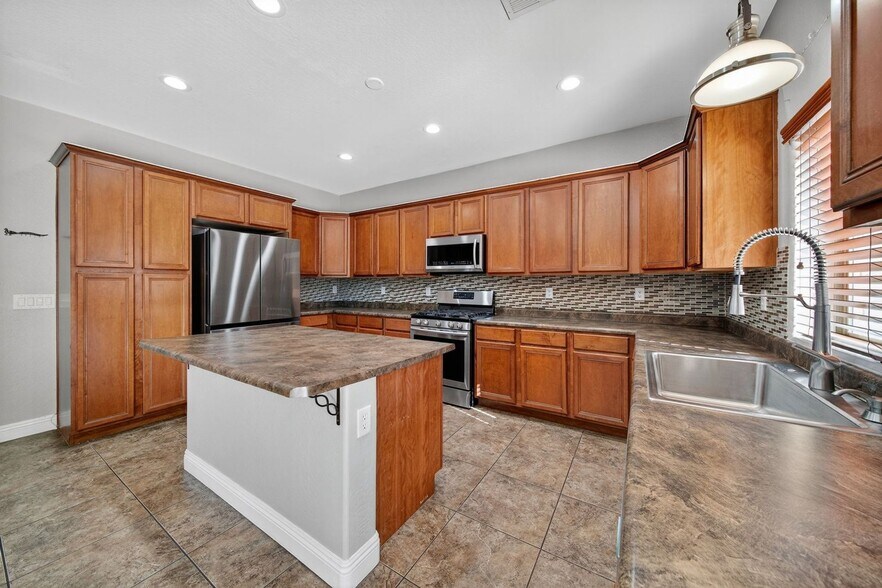 Building Photo - 2353 W Barwick Dr