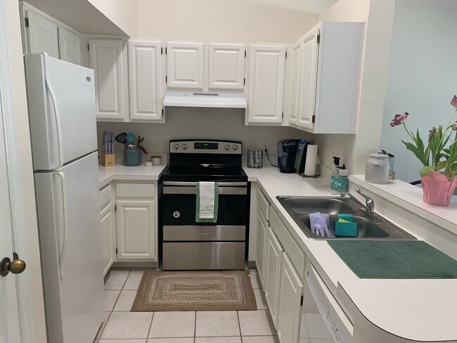 kitchen - 10000 SW 52nd Ave