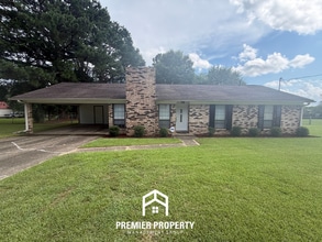 Building Photo - Charming 3BR/2BA Northport Home with Hardwood Floors & Brick Fireplace!