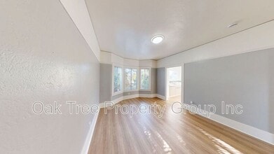 Building Photo - 547 24th St