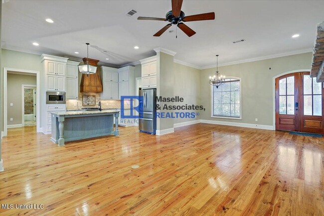 Building Photo - 4 Bed/3 Bath Home in Clinton in Copper Creek