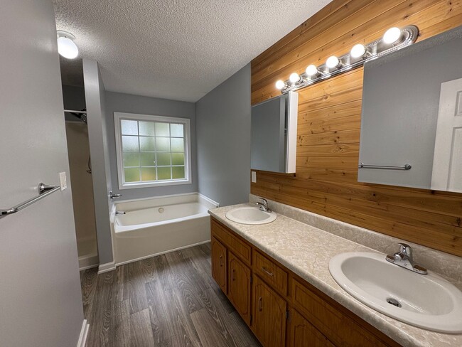Building Photo - 2587 Elkmont Dr