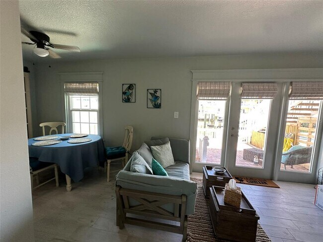 Building Photo - 5006 Starfish Dr SE