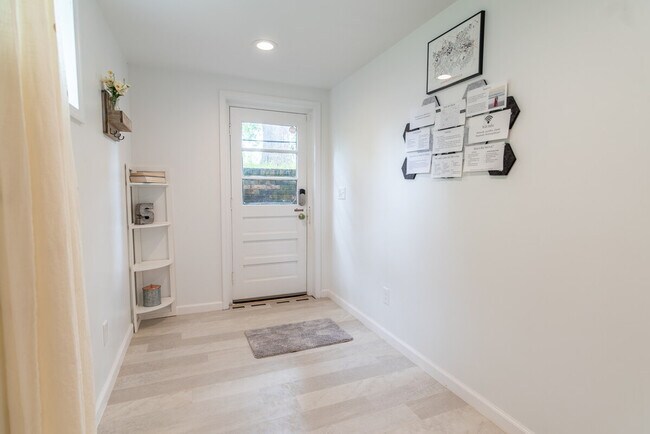 Building Photo - 412 Allen Dr
