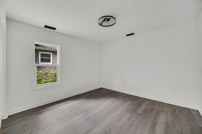 Building Photo - 34904 N Carvis Dr