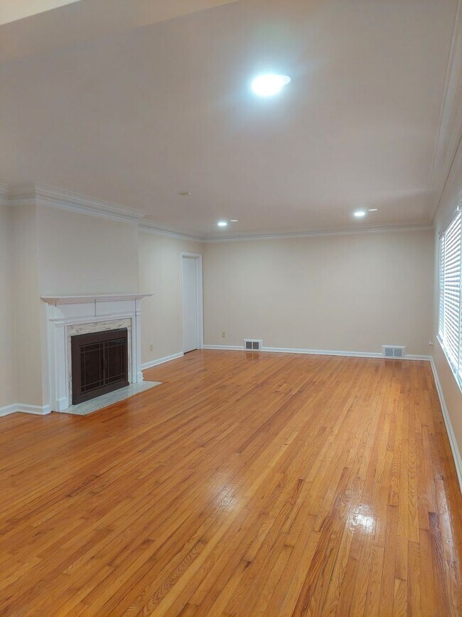 Building Photo - Heart of Midtown