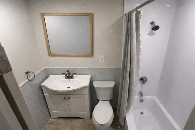 Building Photo - 386 Commercial St