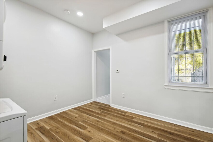 Building Photo - 1110 3rd St NE