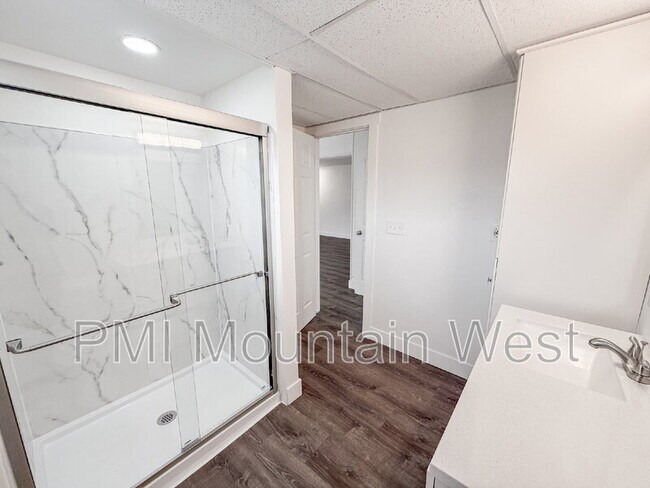 Building Photo - 1011 Claremont Dr