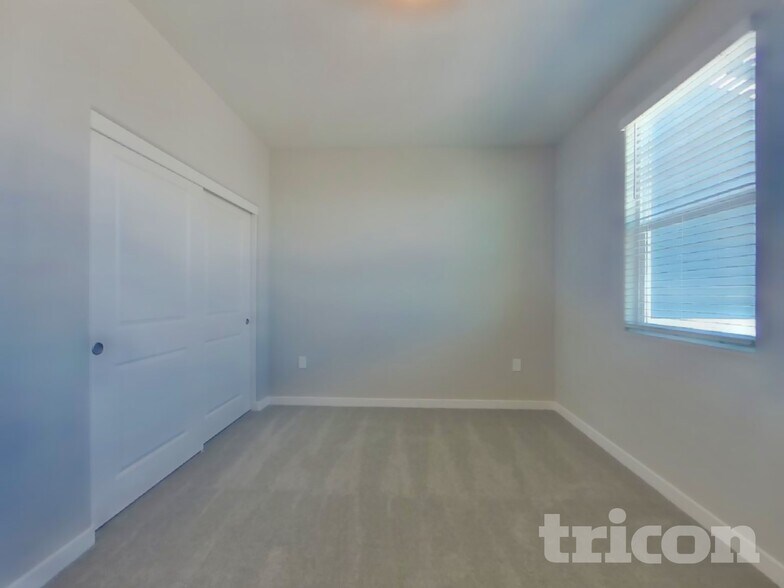 Building Photo - 6 Adella Pl