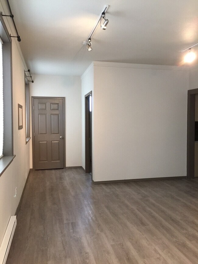 Building Photo - Residence with Large Shop in Ephrata