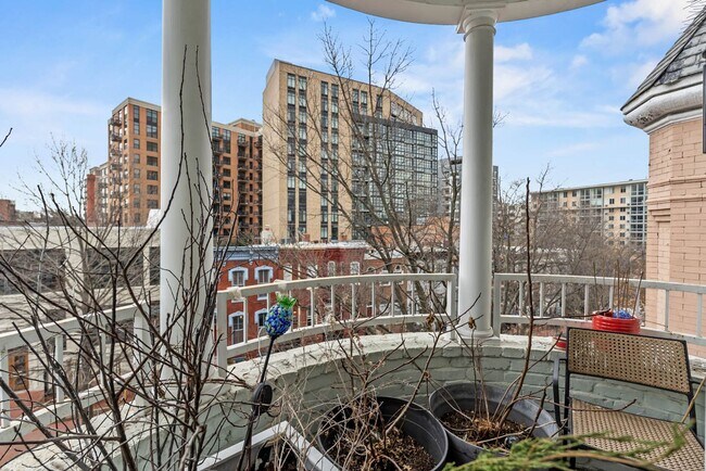 Building Photo - Mt Vernon Square Penthouse Condo