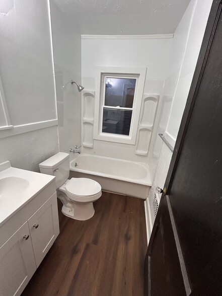 Building Photo - 2420 Plum St