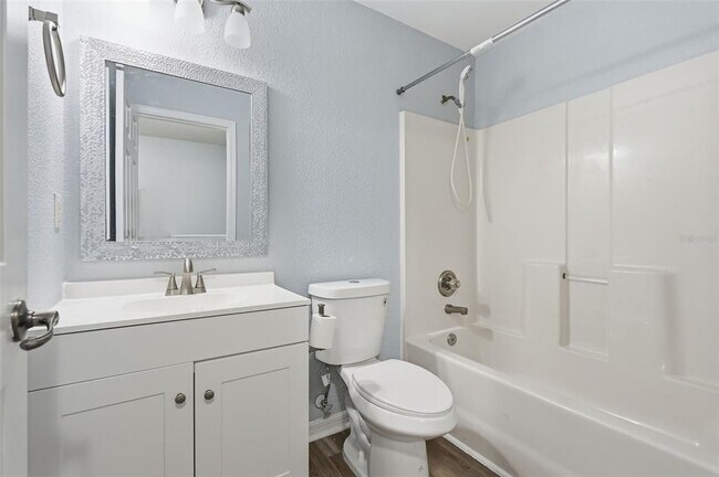 Building Photo - 2505 Harn Blvd