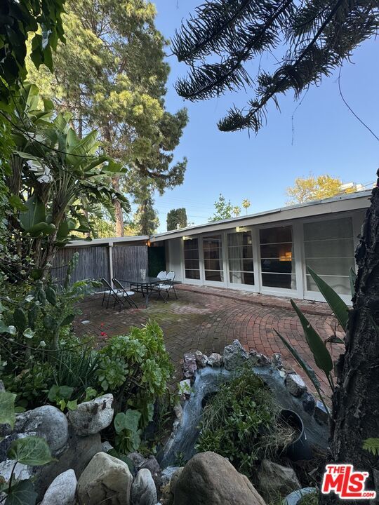 Building Photo - 12340 Moorpark St
