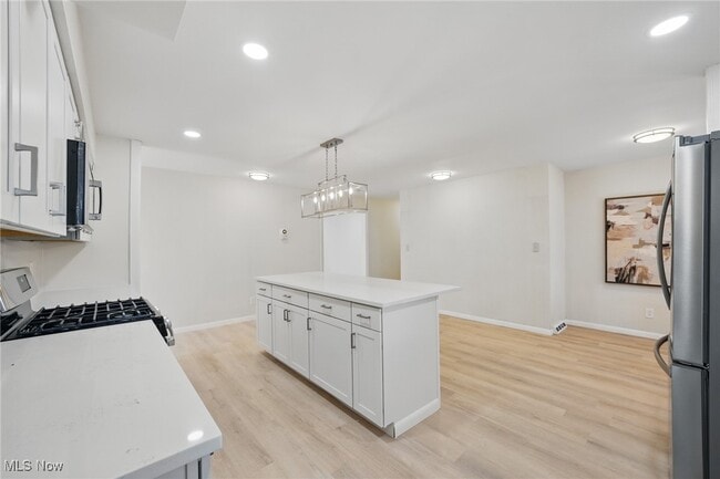Building Photo - 33115 Ledge Hill Dr