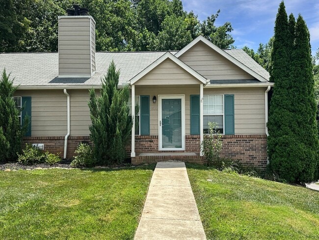 Building Photo - Fantastic 2BR / 2BA condo in prime West Kn...