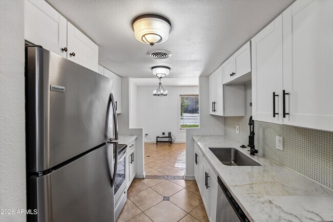 Building Photo - 7126 N 19th Ave