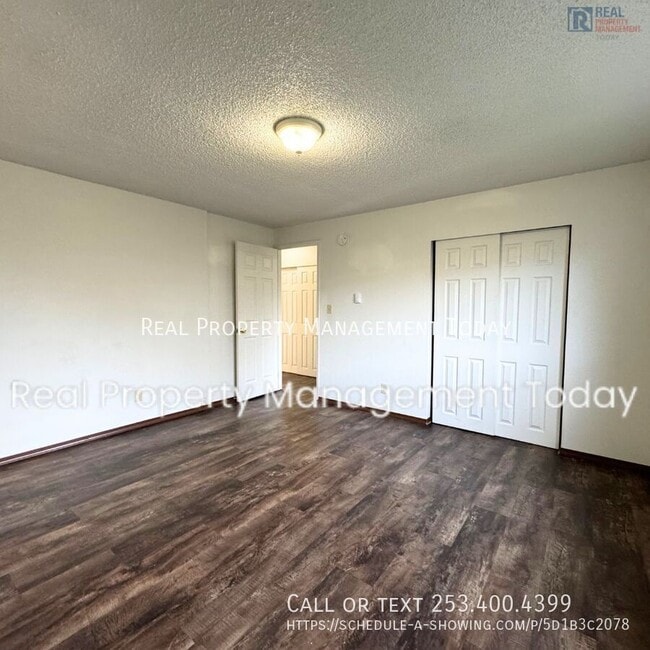 Building Photo - Delightful 2 bed and 1 bath unit in Tacoma...