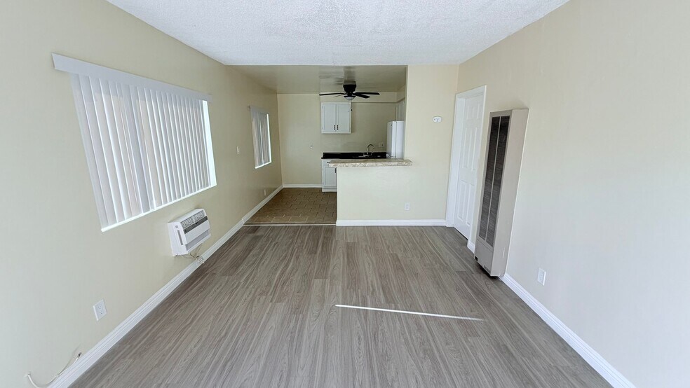 Building Photo - 810 W Duarte Rd