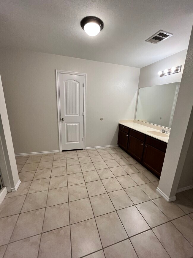 Building Photo - 1309 Basswood Ln