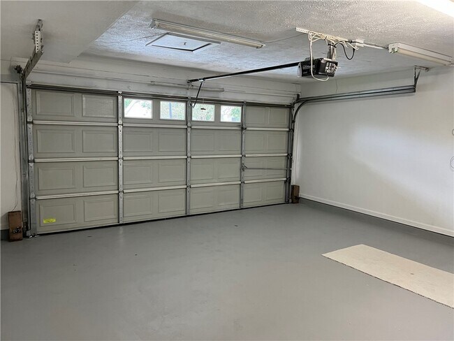 Building Photo - 7415 Shadywood Dr
