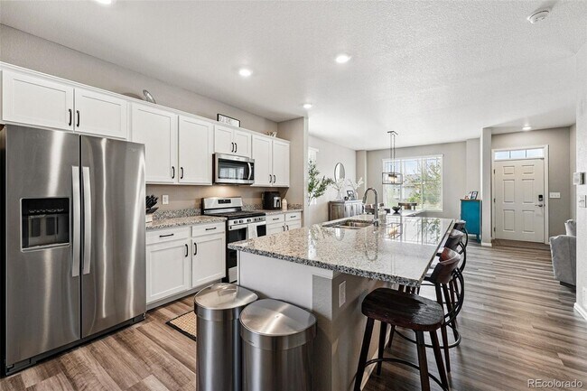 Building Photo - 6833 Longpark Dr
