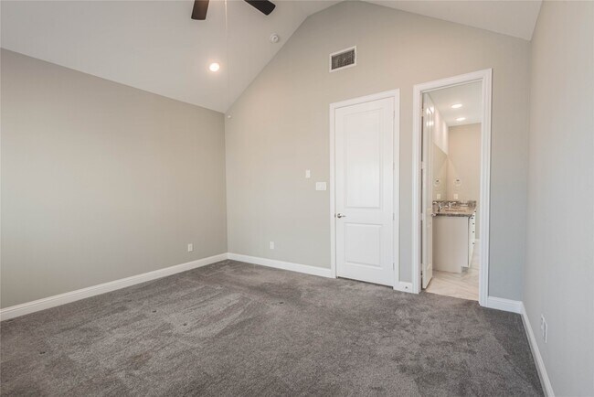 Building Photo - 5431 Camaguey St