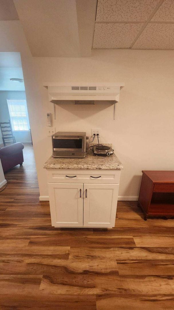 Building Photo - West AVL - Furnished Basement Studio Apart...