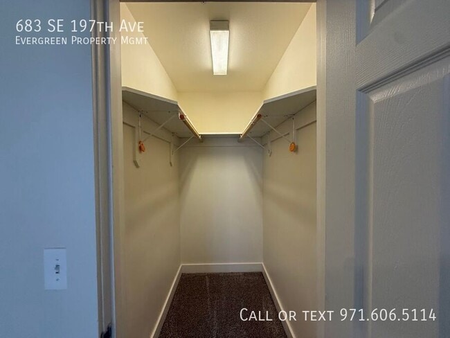 Building Photo - 683 SE 197th Ave