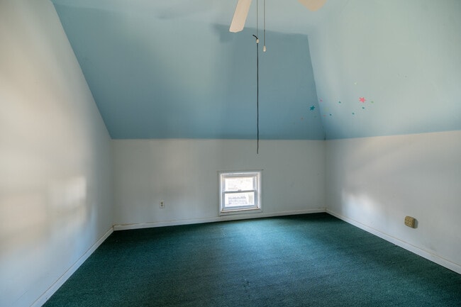 Building Photo - 1827 Gilbert St